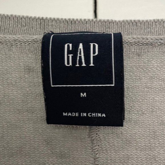 Long Sleeved Gap V-Neck Sweater - Picture 5 of 5